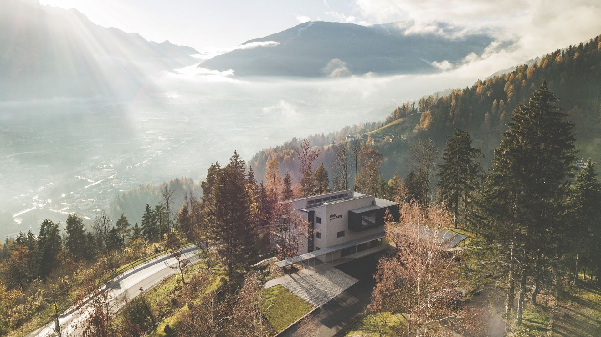 Außenaufnahme Helios Fitnessstudio mit Blick über den Lienzer Talboden